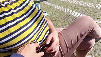 A Young Sucker Spied on Mommy in the Park and She Let Herself Be Touched!