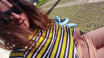 A Young Sucker Spied on Mommy in the Park and She Let Herself Be Touched!