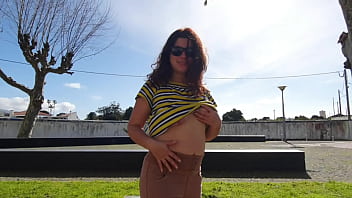 A Young Sucker Spied on Mommy in the Park and She Let Herself Be Touched!