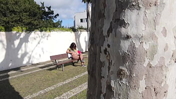 A Young Sucker Spied on Mommy in the Park and She Let Herself Be Touched!