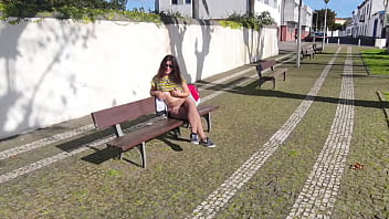 A Young Sucker Spied on Mommy in the Park and She Let Herself Be Touched!