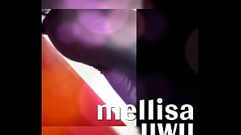 melissa fuera de su cuarto jugando uwu