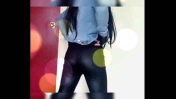 melissa fuera de su cuarto jugando uwu