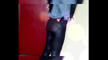 melissa fuera de su cuarto jugando uwu