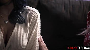 Busty MILF Jewelz Blu licking hot lesbians Serene Siren pussy after kissing