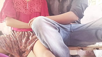 मौसी की लडकी को कोने में लेकर अच्छे से चोदा