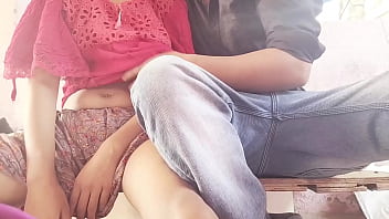 मौसी की लडकी को कोने में लेकर अच्छे से चोदा