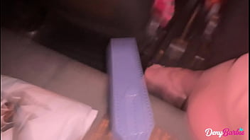 A loira gostosa convenceu o Uber a foder ela! Quem seria maluco de negar essa milf? - www.denybarbie.com.br