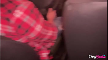 A loira gostosa convenceu o Uber a foder ela! Quem seria maluco de negar essa milf? - www.denybarbie.com.br