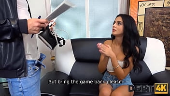 DEBT4k. Sex with lender is better for chick than having fun in VR game