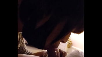 【伪娘】婷萱帮哥哥口活 口到自己都湿了