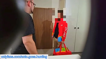 Straight Delivery Man Seduced