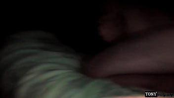 Ella quiere mi aguinaldo y hasta se la mete sola por el culo, pero al final se llev&oacute_ una sorpresa.