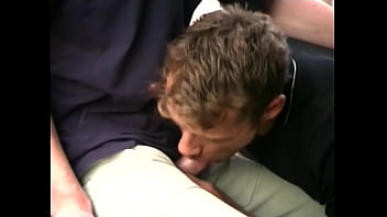 In der Mittagspause Arbeitskollege lutschen