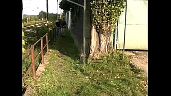 In der Mittagspause Arbeitskollege lutschen