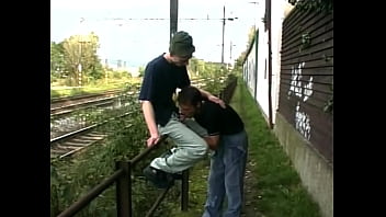 In der Mittagspause Arbeitskollege lutschen