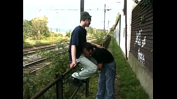 In der Mittagspause Arbeitskollege lutschen