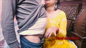 पति 6 महीनों से घर से बाहर है आज ब्लू फिल्म देख, गरम हुई और दूध वाले से चुदवा ली