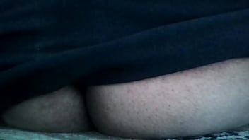 Estava deitada no ch&atilde_o do escrit&oacute_rio