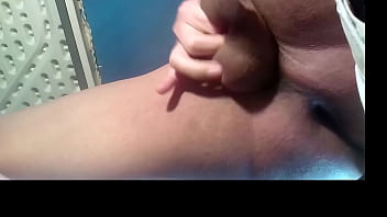 Encostei a cabe&ccedil_a do meu pau bem l&aacute_