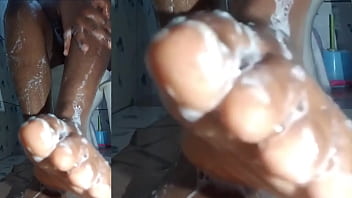 Cyndy Blackslave - Feet washing - Closeup
