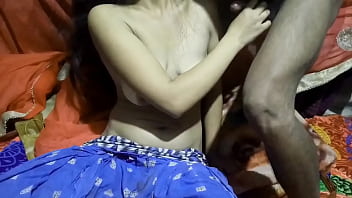 एक हिंदी लड़की है मेरे पास बहुत दूर से आया है