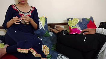 Sara को seduce करके गाँड़ की जबर्दस्त चुदाई की ही थी के Sara के periods आ गये। साफ़ हिंदी आवाज़ में