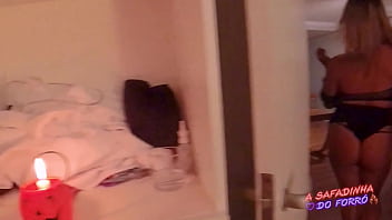 Halloween safado: A Bruxa sentou na pica preta do Capeta