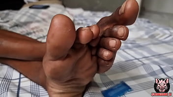 Mavambo me fodeu debaixo do chuveiro