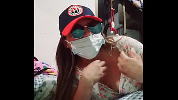 la empleada  complace a su jefe con video casero mostrando sus hermosas tetas...