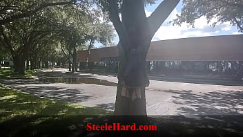 La belle muslemane est exhibitionniste