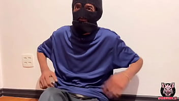 Um Velho mendigo gozando vendo porn&ocirc_