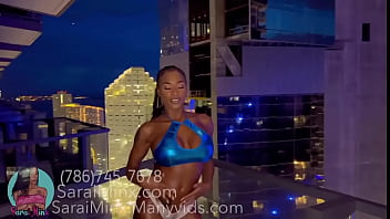 Sarai Minx fucks a fan