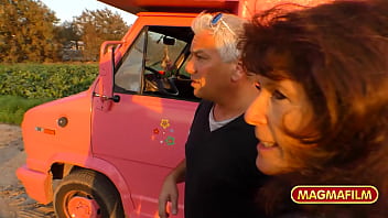 Amateur milf gets rammed in the car