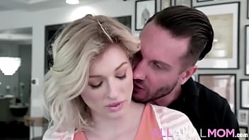 AllAnalmom - Soccer Hyley Winters pays a visit to her stepdaughter&rsquo_s coach Quinton James to convince him to keep little Maddie on the team.