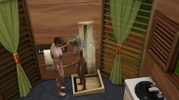 Накачанный мен случайно зашел в душ к аборигенке и не удержался от теста ее дырочек