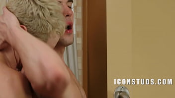 Fickle Bitch Who Loves To Scratch The Itch