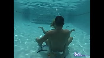 Taylor Lynn has Sex Underwater with her goggles