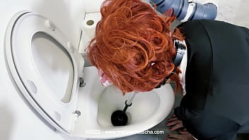 Dizzy Miss Sizzy - Toilet Cleaning!