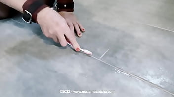 Dizzy Miss Sizzy - Toilet Cleaning!