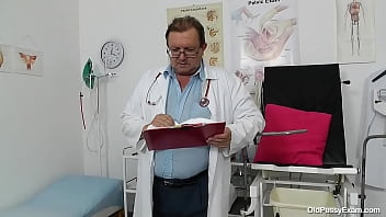 Old pussy exam - Alice