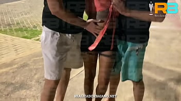 brazillian bull Realizador Baiano, Gangbang hotwife gravida de corno manso transando com comedor neg&atilde_o dotado e amigos pelas ruas e praias de Salvador, Dogging amador . Pregnant exibicionism with bbc and his friends amateur Brazilian