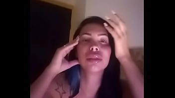 Nicoly Goldman dancing happy