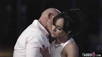 Wife Cytherea catches her filthy cheating husband with hot teen Charly Summer