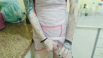 A Gata de Avental - dona de casa putinha (completo no RED)