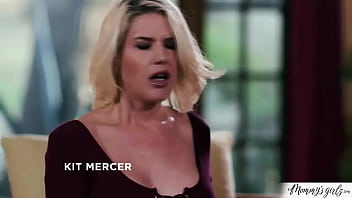 Stepmoms 3some with their stepdaughter