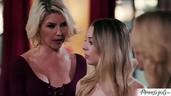 Stepmoms 3some with their stepdaughter