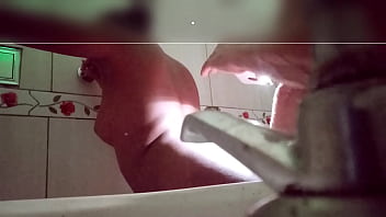 TEZAO DE CORNO SABIA CA MINHA MULHER TAVA DANU O CU PRO VIZINHO I REZOLVI SONDAR FIS UM BURACO NO BANHEIRO ONDE PODIA VE ELIS SEM ELISME VER E VI ELADANU SEU CU ESTORADO PRAELI