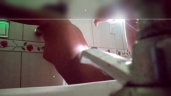 TEZAO DE CORNO SABIA CA MINHA MULHER TAVA DANU O CU PRO VIZINHO I REZOLVI SONDAR FIS UM BURACO NO BANHEIRO ONDE PODIA VE ELIS SEM ELISME VER E VI ELADANU SEU CU ESTORADO PRAELI