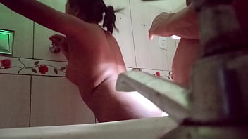 TEZAO DE CORNO SABIA CA MINHA MULHER TAVA DANU O CU PRO VIZINHO I REZOLVI SONDAR FIS UM BURACO NO BANHEIRO ONDE PODIA VE ELIS SEM ELISME VER E VI ELADANU SEU CU ESTORADO PRAELI